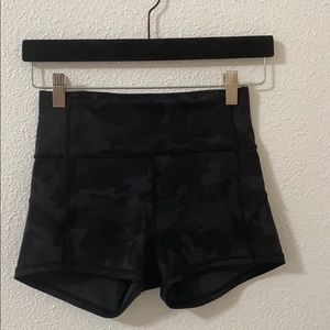 Black camp lululemon align shorts